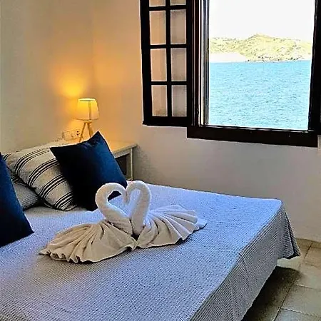 Roca Fornells, Marinero Con Wifi Y Aire Acondicionado P82